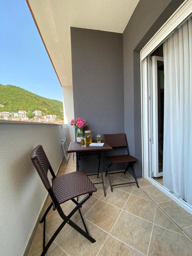 Apartment E3 *